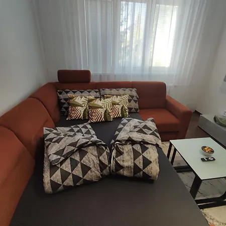 M&k West Apartment